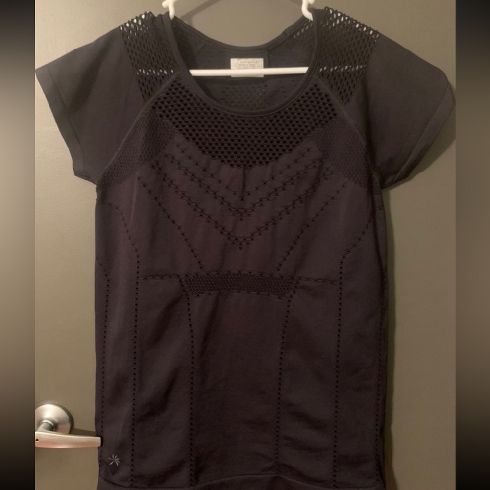 Athleta black diamond mesh trophy tee.